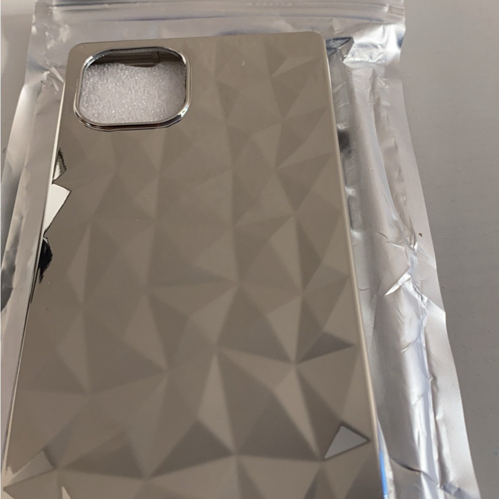 Silver Smartphone Case with Geometric Texture and Durable Design